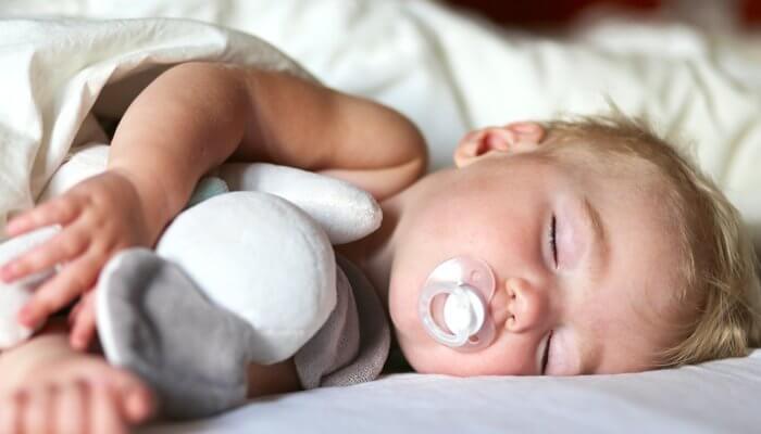 كيفية جعل الطفل ينام طوال الليل